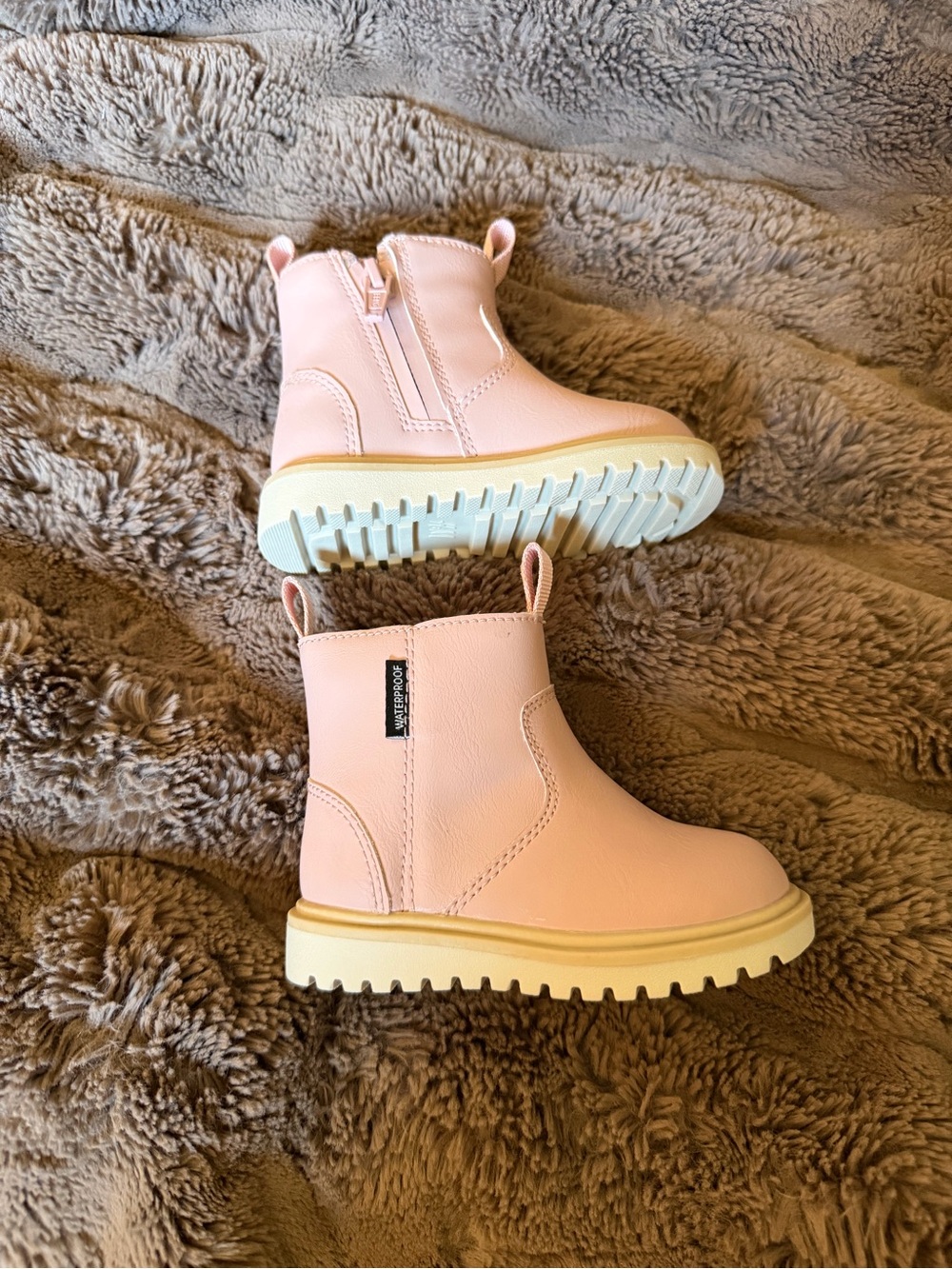 H&M Light Pink Toddler Girls Waterproof Chelsea Boot! Size 4/5.
